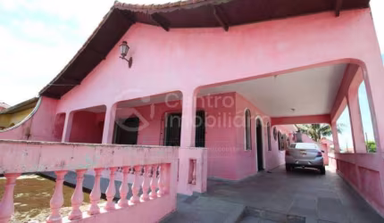 CASA à venda com 3 quartos em Peruíbe, no bairro Parque Balneario Oasis