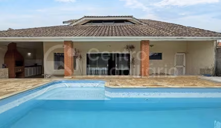 CASA à venda com piscina e 3 quartos em Peruíbe, no bairro Jardim Imperador