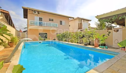 CASA à venda com piscina e 3 quartos em Peruíbe, no bairro Jardim Beira Mar