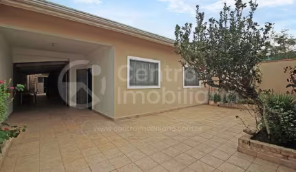 CASA à venda com 3 quartos em Peruíbe, no bairro Jardim Icaraiba