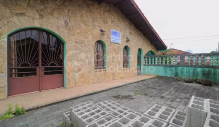 CASA à venda com 3 quartos em Peruíbe, no bairro Jardim Três Marias