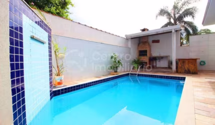 CASA à venda com piscina e 3 quartos em Peruíbe, no bairro Jardim Três Marias