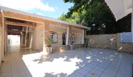 CASA à venda com 3 quartos em Peruíbe, no bairro Centro