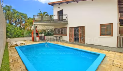CASA à venda com piscina e 3 quartos em Peruíbe, no bairro Bougainvillee III
