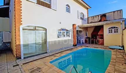 CASA à venda com piscina e 5 quartos em Peruíbe, no bairro Centro