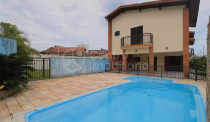 CASA à venda com piscina e 5 quartos em Peruíbe, no bairro Jardim Icaraiba