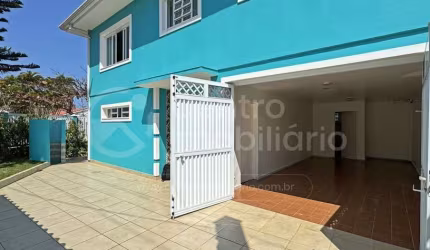 CASA à venda com piscina e 5 quartos em Peruíbe, no bairro Centro