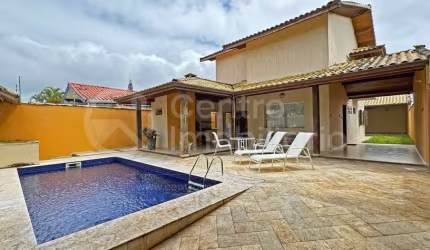 CASA à venda com piscina e 3 quartos em Peruíbe, no bairro Cidade Nova Peruíbe