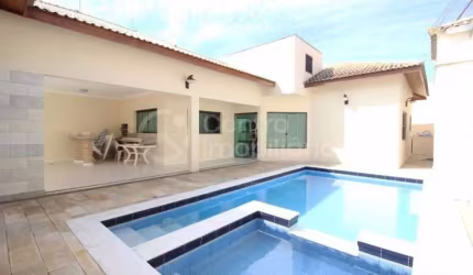 CASA à venda com piscina e 3 quartos em Peruíbe, no bairro Stella Maris