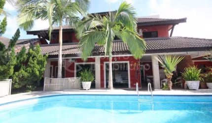 CASA à venda com piscina e 6 quartos em Peruíbe, no bairro Centro