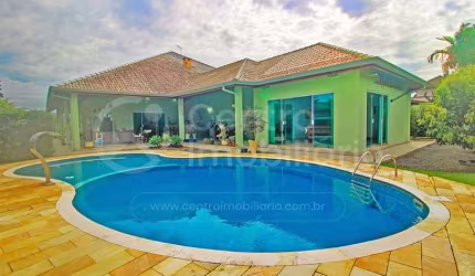 CASA à venda com piscina e 4 quartos em Peruíbe, no bairro Bougainvillee V