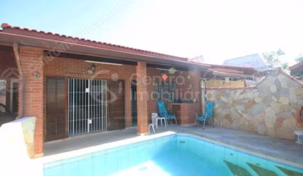 CASA à venda com piscina e 3 quartos em Peruíbe, no bairro Parque Balneario Oasis