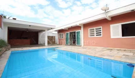 CASA à venda com piscina e 4 quartos em Peruíbe, no bairro Centro