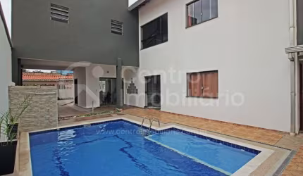 CASA à venda com piscina e 4 quartos em Peruíbe, no bairro Balneario Josedy
