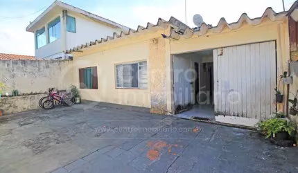 CASA à venda com 2 quartos em Peruíbe, no bairro Centro