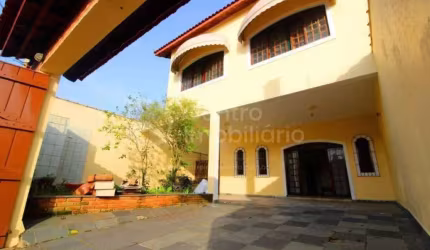 CASA à venda com 6 quartos em Peruíbe, no bairro Belmira Novaes