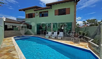 CASA à venda com piscina e 4 quartos em Peruíbe, no bairro Jd Tres Marias