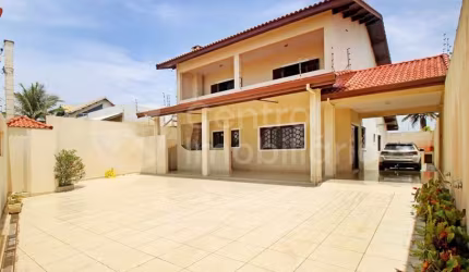 CASA à venda com 5 quartos em Peruíbe, no bairro Maria H Novaes