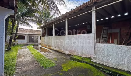 CASA à venda com 2 quartos em Peruíbe, no bairro Centro