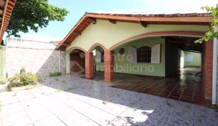 CASA à venda com 3 quartos em Peruíbe, no bairro Parque Balneario Oasis