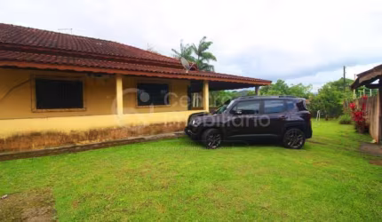 CASA à venda com piscina e 3 quartos em Peruíbe, no bairro Estancia Antonio Novaes