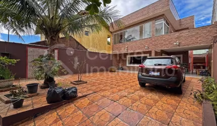 CASA à venda com 7 quartos em Peruíbe, no bairro Belmira Novaes