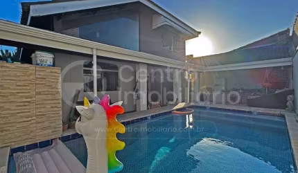 CASA à venda com piscina e 3 quartos em Peruíbe, no bairro Jardim Imperador