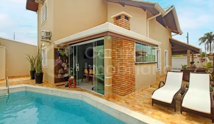 CASA à venda com piscina e 3 quartos em Peruíbe, no bairro Estancia Sao Jose