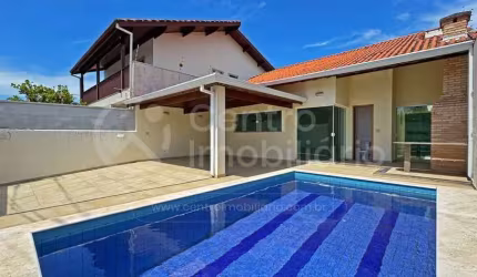 CASA à venda com piscina e 3 quartos em Peruíbe, no bairro Jardim Três Marias