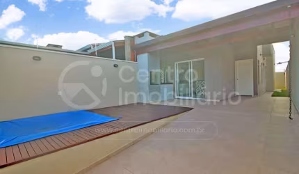 CASA à venda com 2 quartos em Peruíbe, no bairro Flora Rica