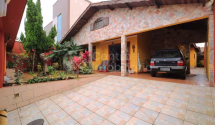 CASA à venda com 4 quartos em Peruíbe, no bairro Centro