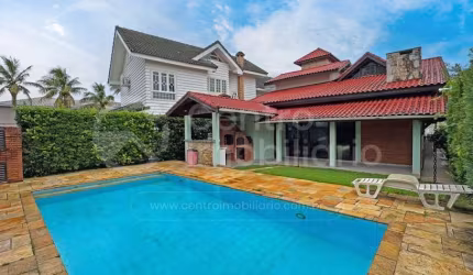 CASA à venda com piscina e 3 quartos em Peruíbe, no bairro Bougainvillee II