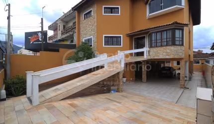 CASA à venda com 3 quartos em Peruíbe, no bairro Stella Maris