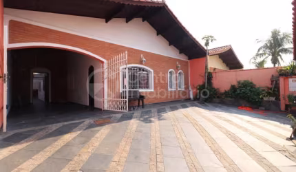 CASA à venda com 2 quartos em Peruíbe, no bairro Parque Balneario Oasis