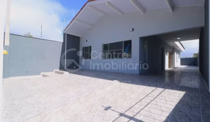 CASA à venda com 2 quartos em Peruíbe, no bairro Centro