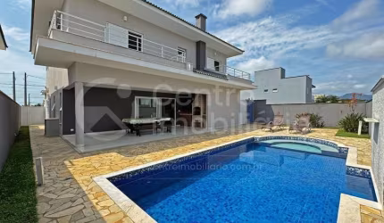 CASA à venda com piscina e 4 quartos em Peruíbe, no bairro Bougainvillee IV