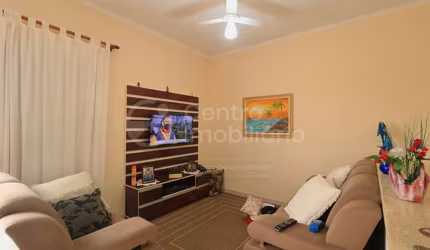CASA à venda com 2 quartos em Peruíbe, no bairro Jardim Ribamar