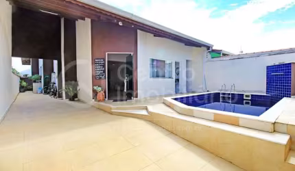 CASA à venda com piscina e 3 quartos em Peruíbe, no bairro Balneário Casa Blanca