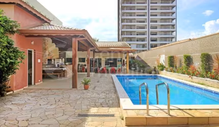 CASA à venda com piscina e 3 quartos em Peruíbe, no bairro Centro