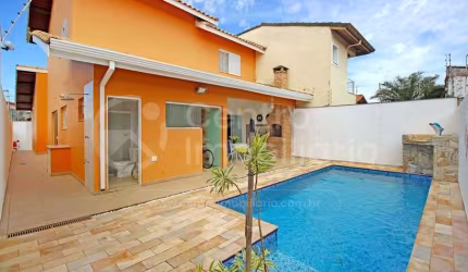 CASA à venda com piscina e 3 quartos em Peruíbe, no bairro Parque Balneario Oasis