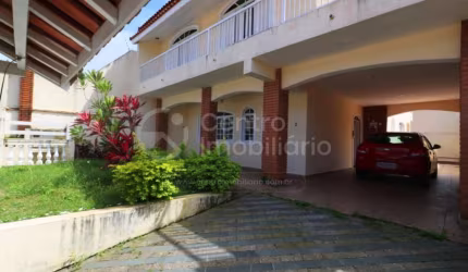 CASA à venda com 4 quartos em Peruíbe, no bairro Parque Balneario Oasis