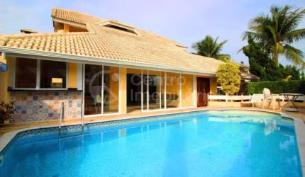 CASA à venda com piscina e 5 quartos em Peruíbe, no bairro Bougainvillee I