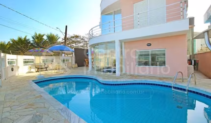 CASA à venda com piscina e 4 quartos em Peruíbe, no bairro Parque Balneario Oasis