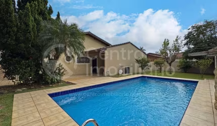 CASA à venda com piscina e 3 quartos em Peruíbe, no bairro Parque Balneario Oasis