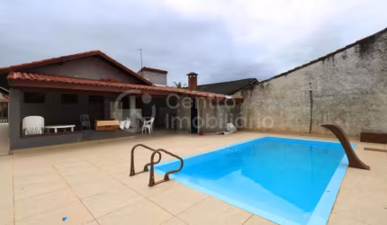 CASA à venda com piscina e 3 quartos em Peruíbe, no bairro Stella Maris