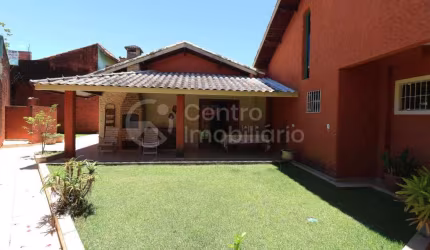 CASA à venda com 4 quartos em Peruíbe, no bairro Centro