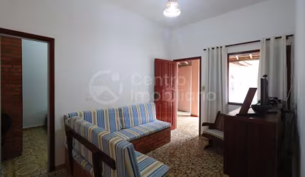 CASA à venda com 2 quartos em Peruíbe, no bairro Centro