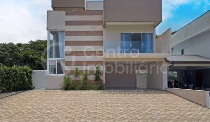 CASA à venda com piscina e 7 quartos em Peruíbe, no bairro Bougainvillee IV