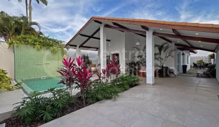 CASA à venda com piscina e 3 quartos em Peruíbe, no bairro Stella Maris