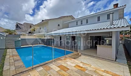 CASA à venda com piscina e 4 quartos em Peruíbe, no bairro Bougainvillee I